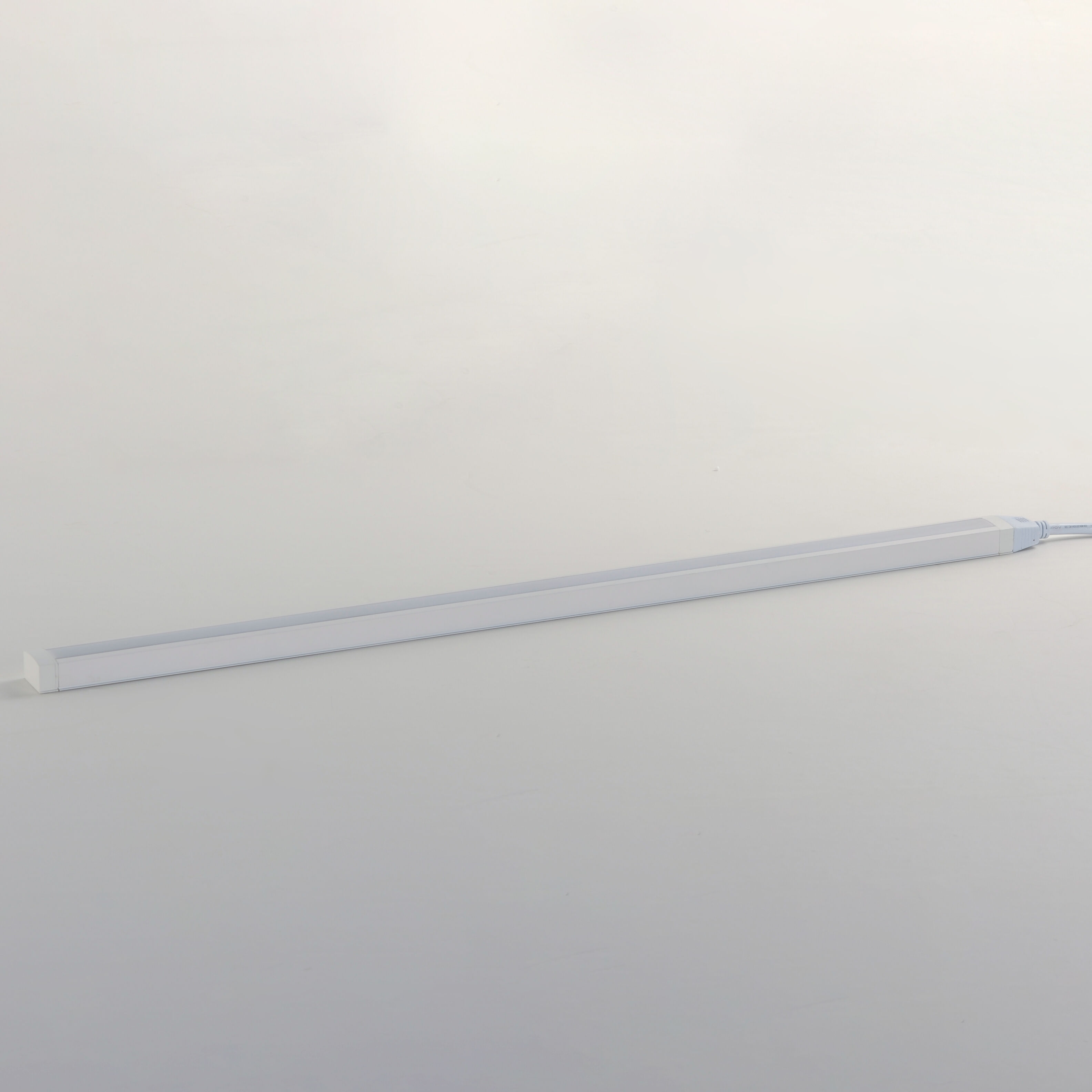 CounterMax 120V Slim Stick 120 LED 30 inch White Under Cabinet