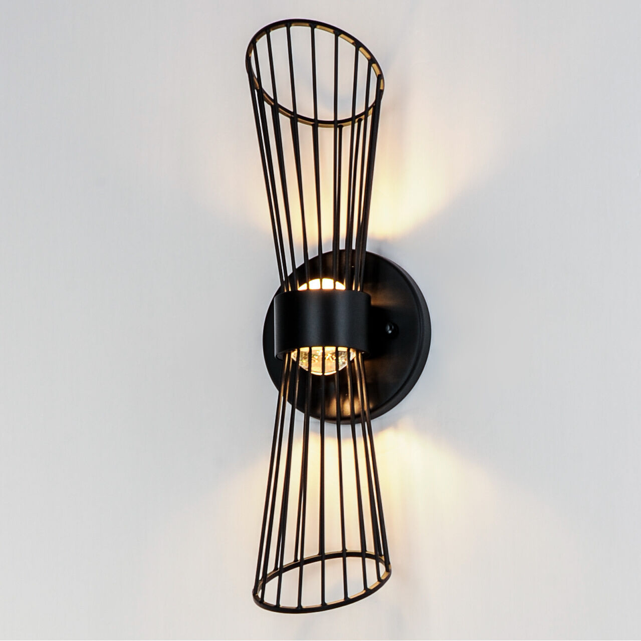 Zeta Wall Sconce Wall Light in Black