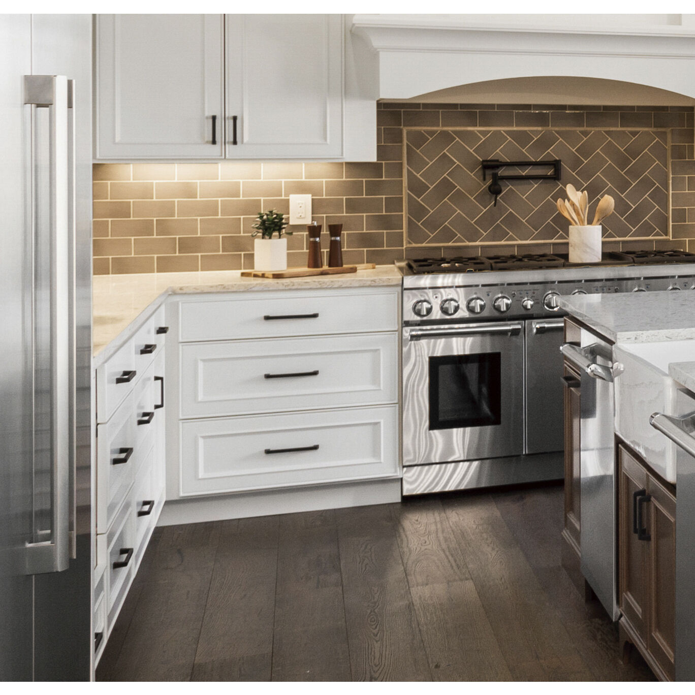 CounterMax MX-L-24-SS 24 LED 24 inch Brushed Aluminum Under Cabinet