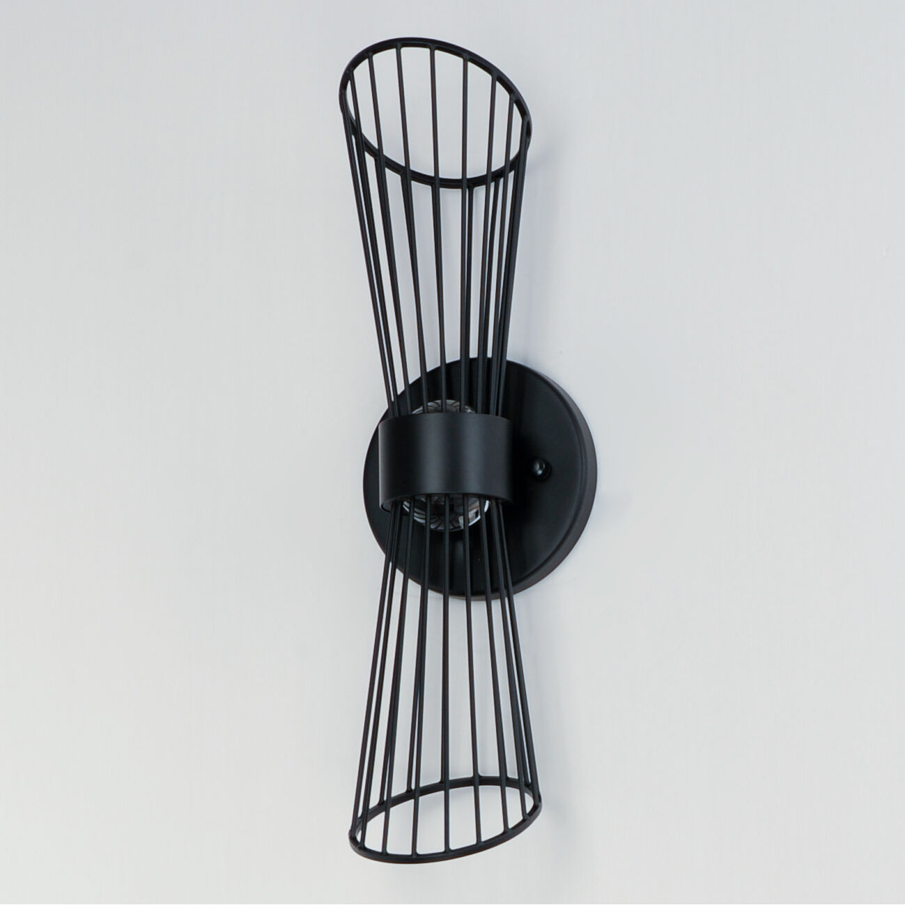 Zeta Wall Sconce Wall Light in Black