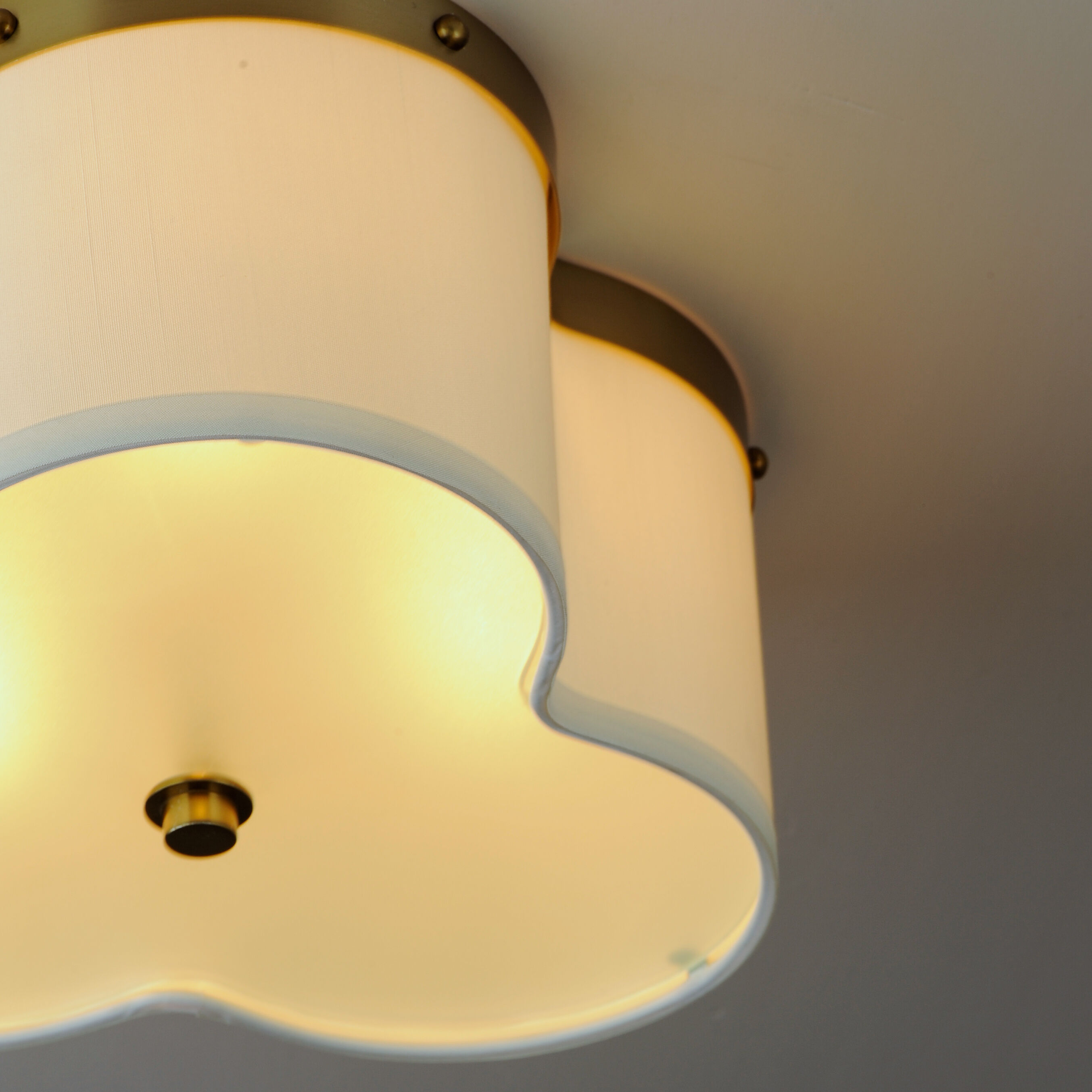 Clover shaped flush mount light outlet