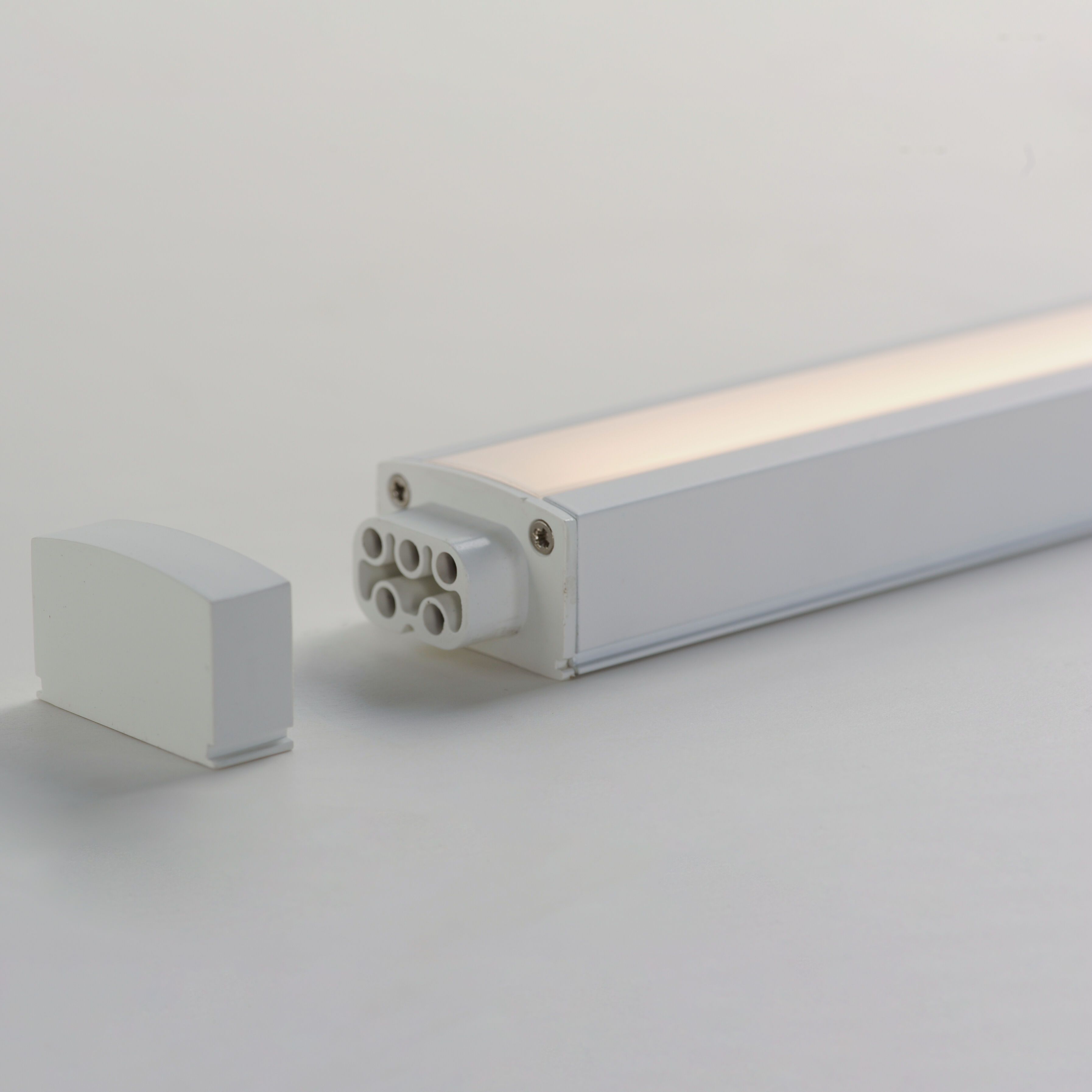 CounterMax 120V Slim Stick 120 LED 18 inch White Under Cabinet