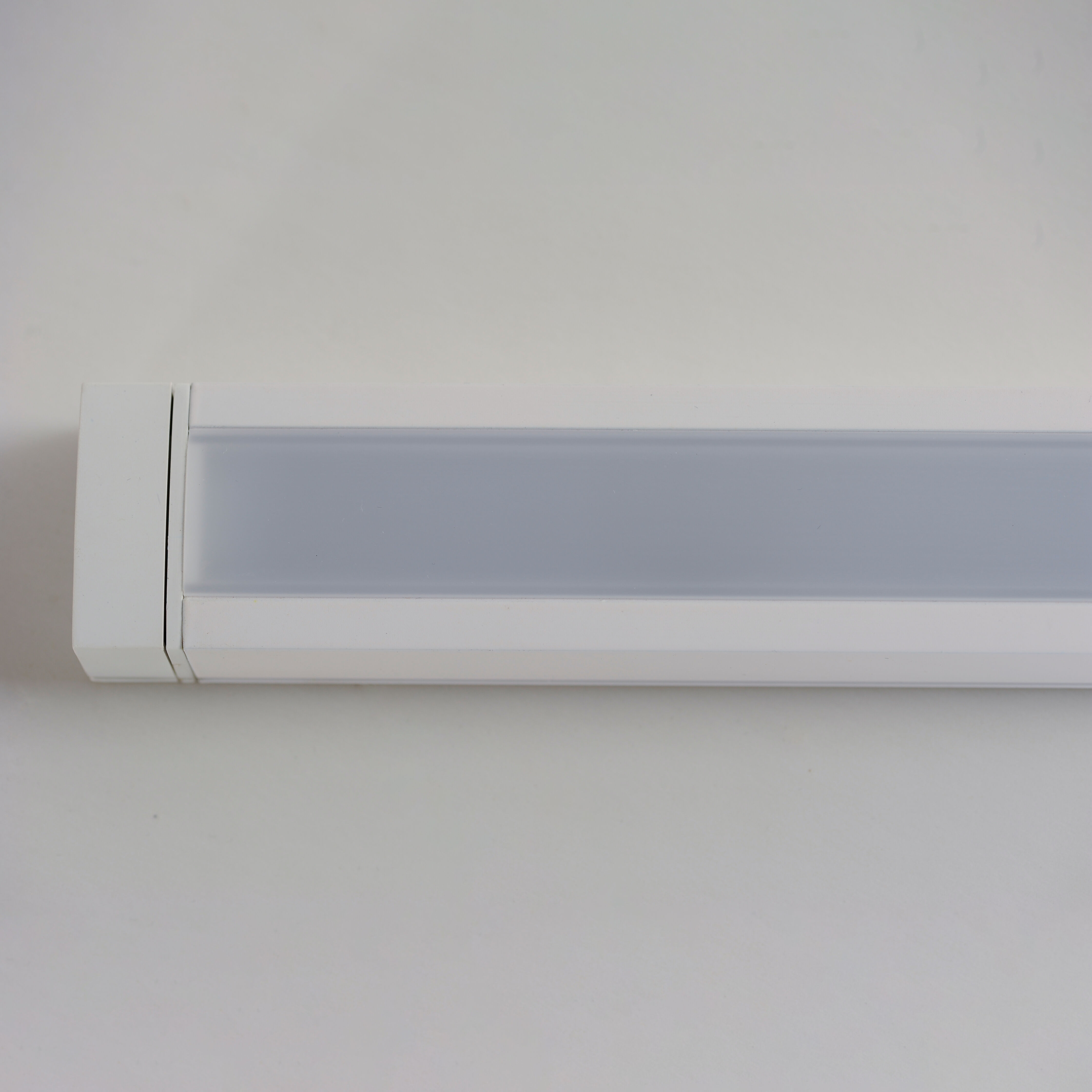 Maxim Lighting 88955WT CounterMax 120V Slim Stick 120 LED 36