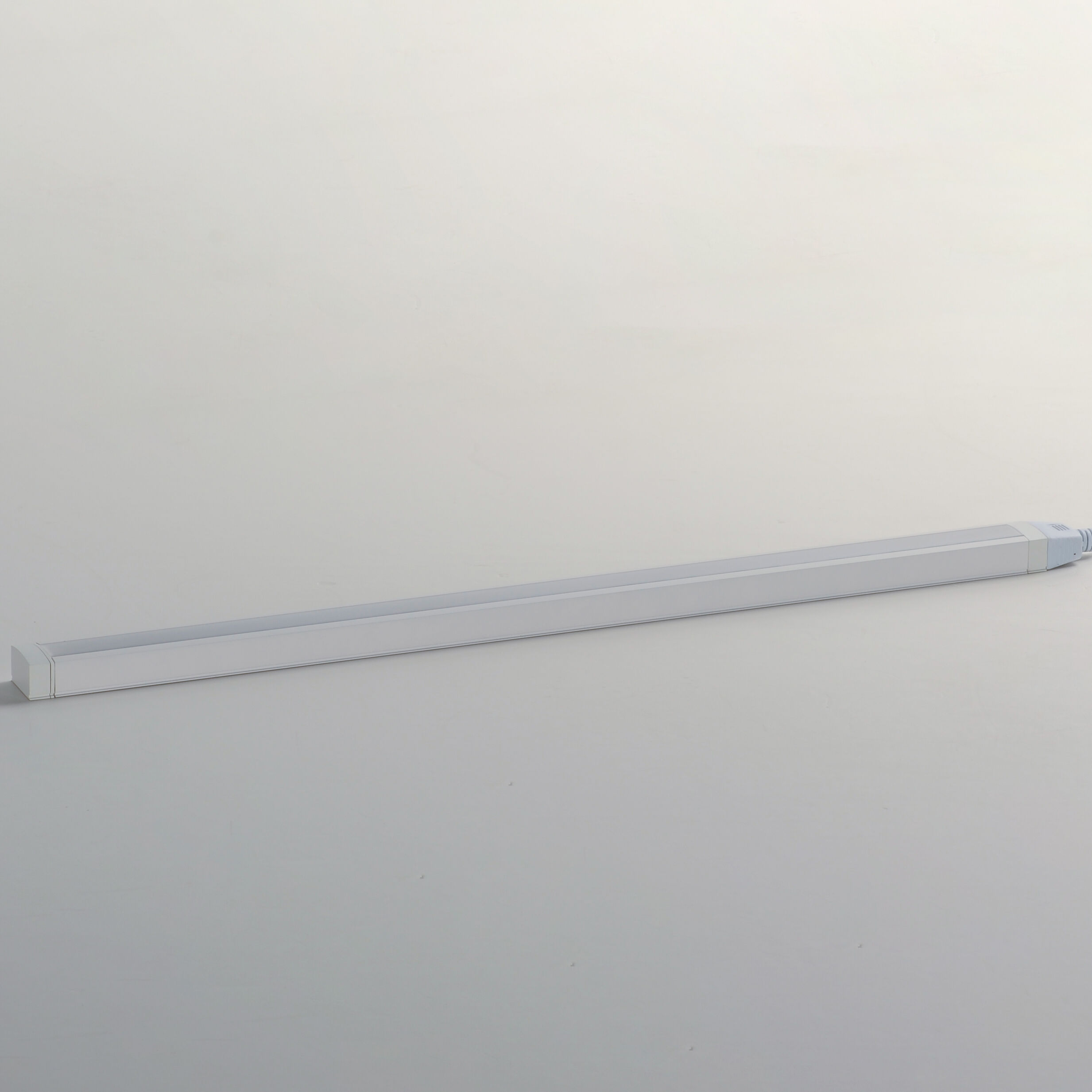 CounterMax 120V Slim Stick 120 LED 24 inch White Under Cabinet