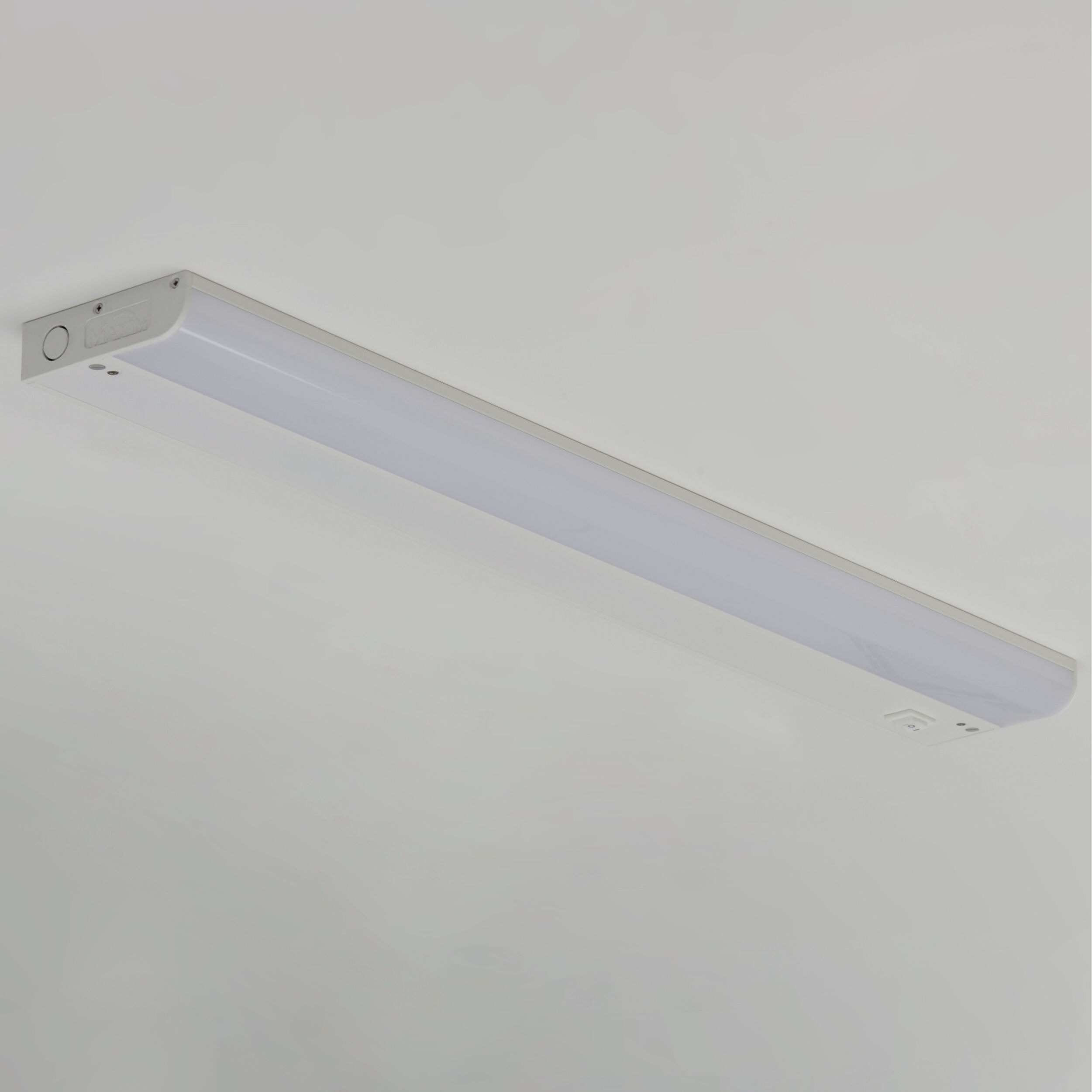 CounterMax MX-L-120-1K 120 LED 24 inch White Under Cabinet