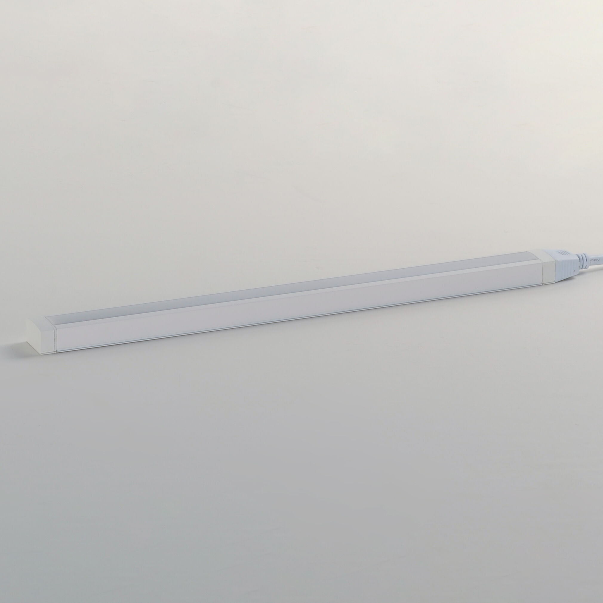 CounterMax 120V Slim Stick 120 LED 18 inch White Under Cabinet