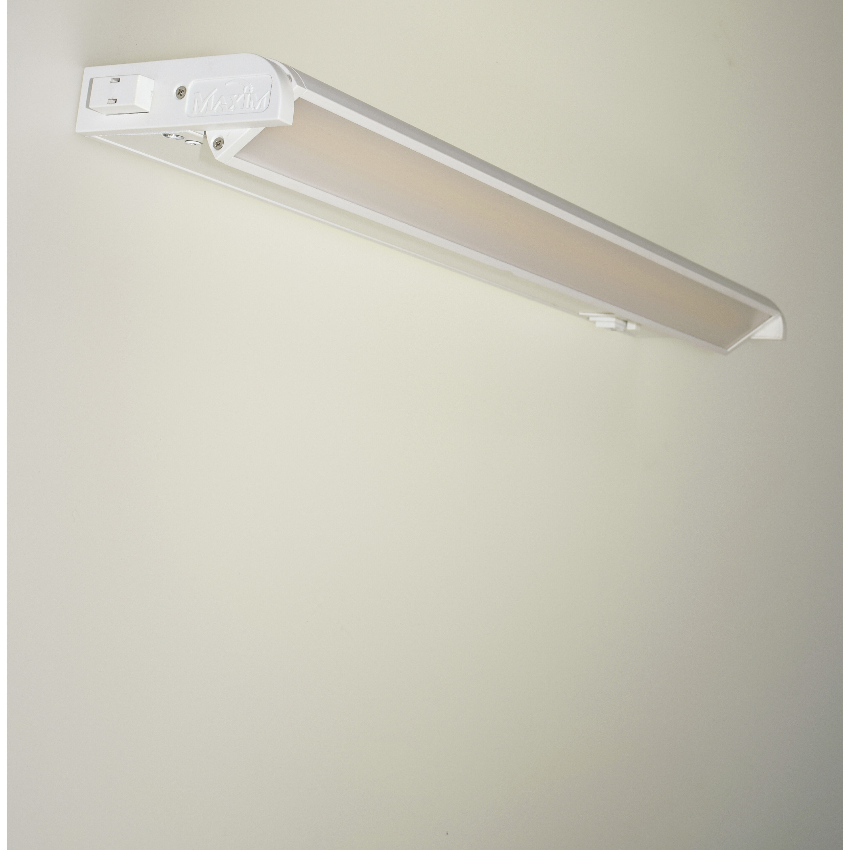 CounterMax MX-L-120-3K Basic 120 LED 18 inch White Under Cabinet