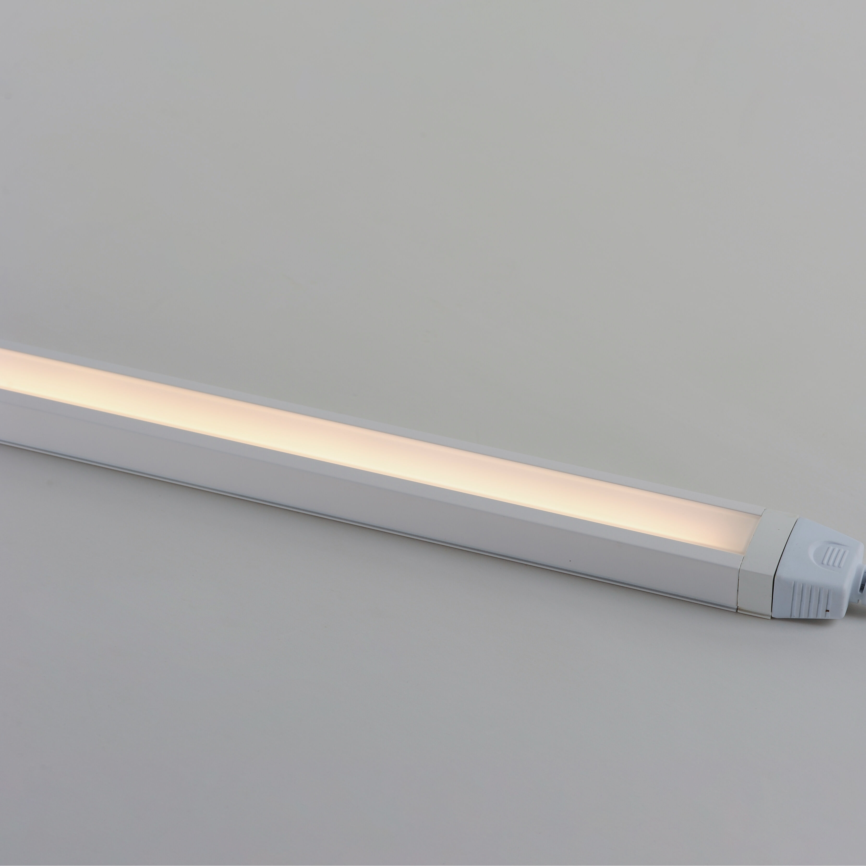 CounterMax 120V Slim Stick 120 LED 24 inch White Under Cabinet