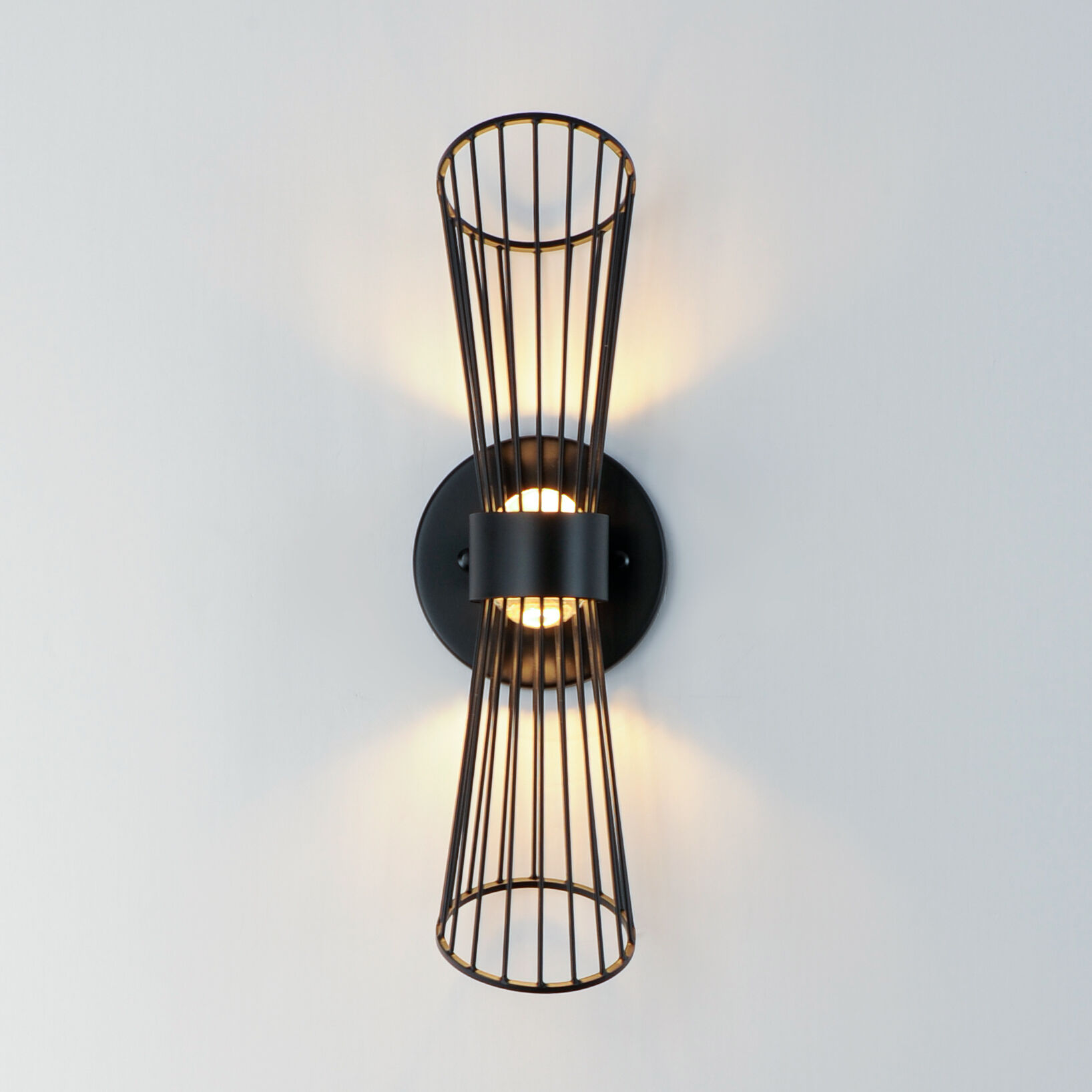 Zeta Wall Sconce Wall Light in Black